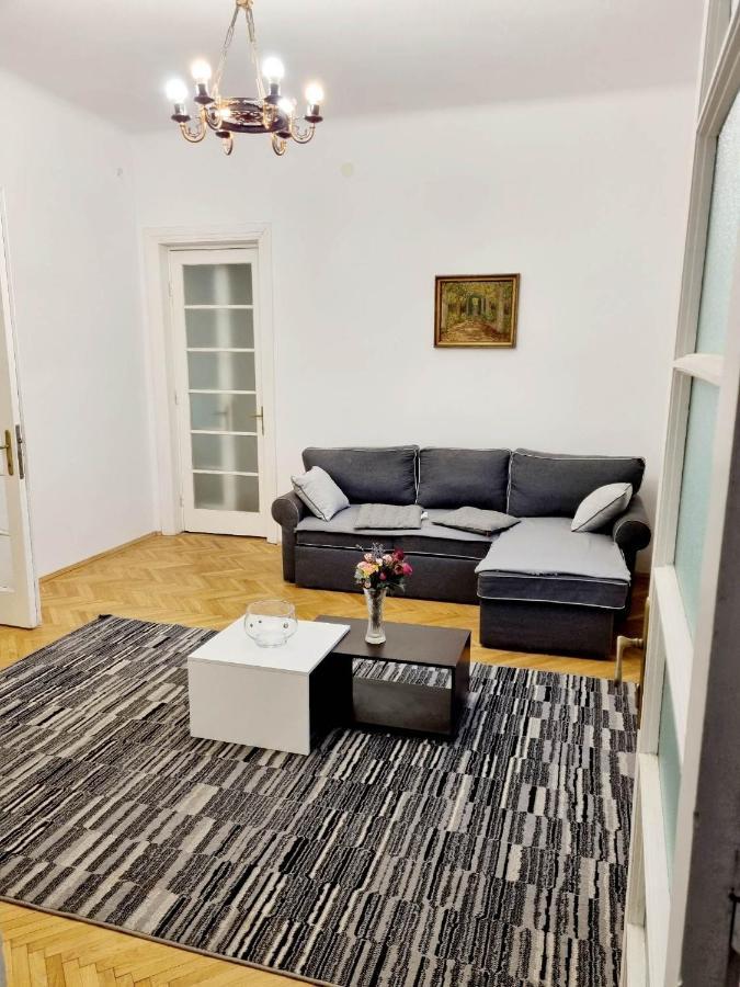 Cozy Apartment Near City Center Bucarest Extérieur photo