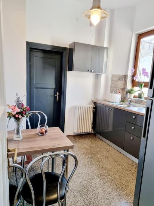 Cozy Apartment Near City Center Bucarest Extérieur photo