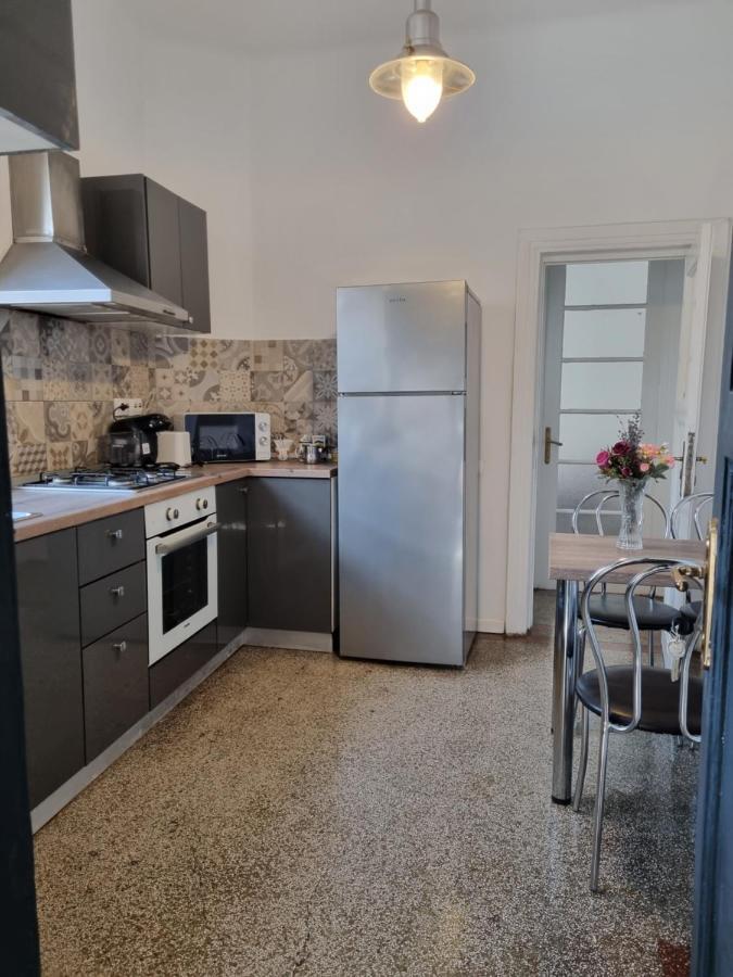 Cozy Apartment Near City Center Bucarest Extérieur photo