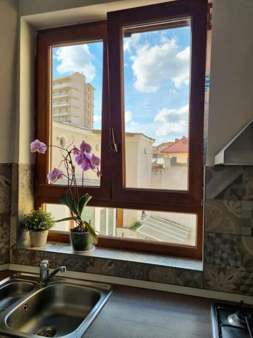 Cozy Apartment Near City Center Bucarest Extérieur photo