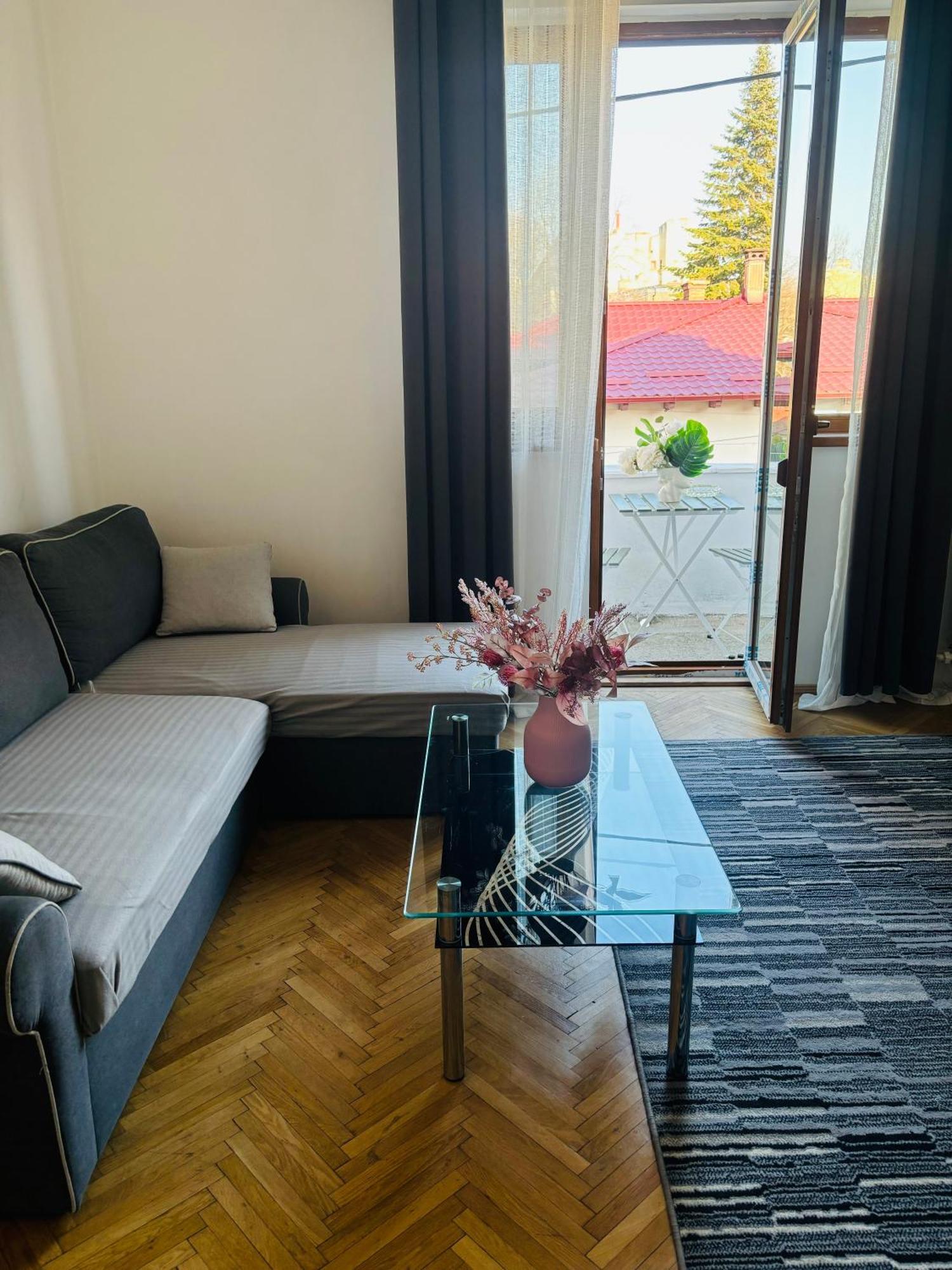 Cozy Apartment Near City Center Bucarest Extérieur photo