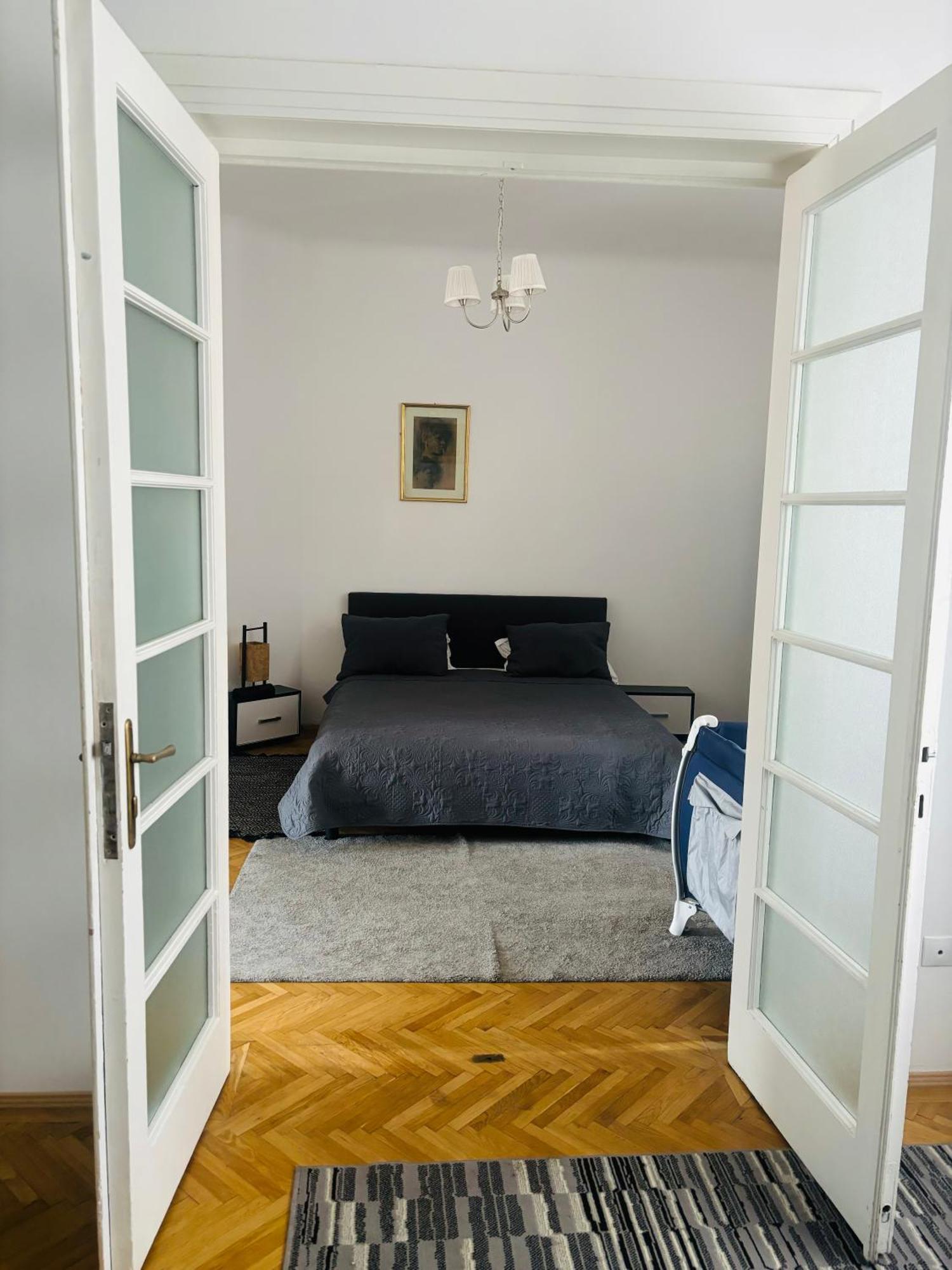 Cozy Apartment Near City Center Bucarest Extérieur photo