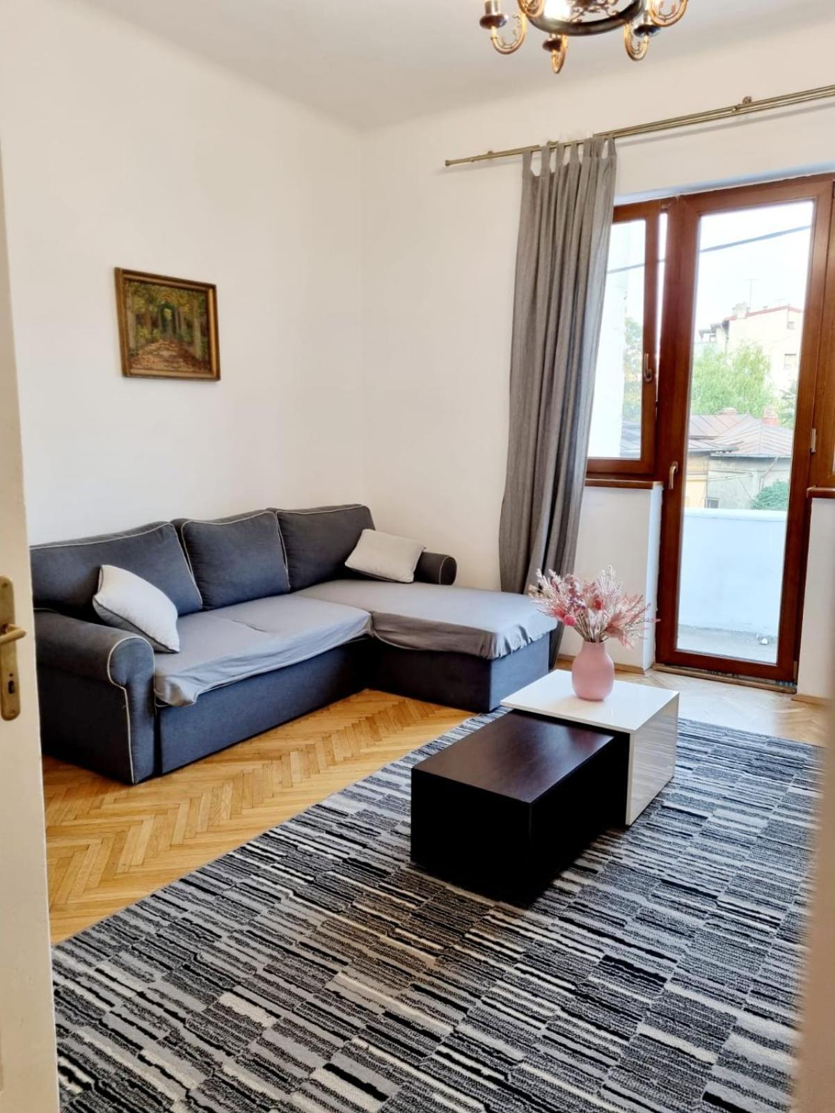 Cozy Apartment Near City Center Bucarest Extérieur photo