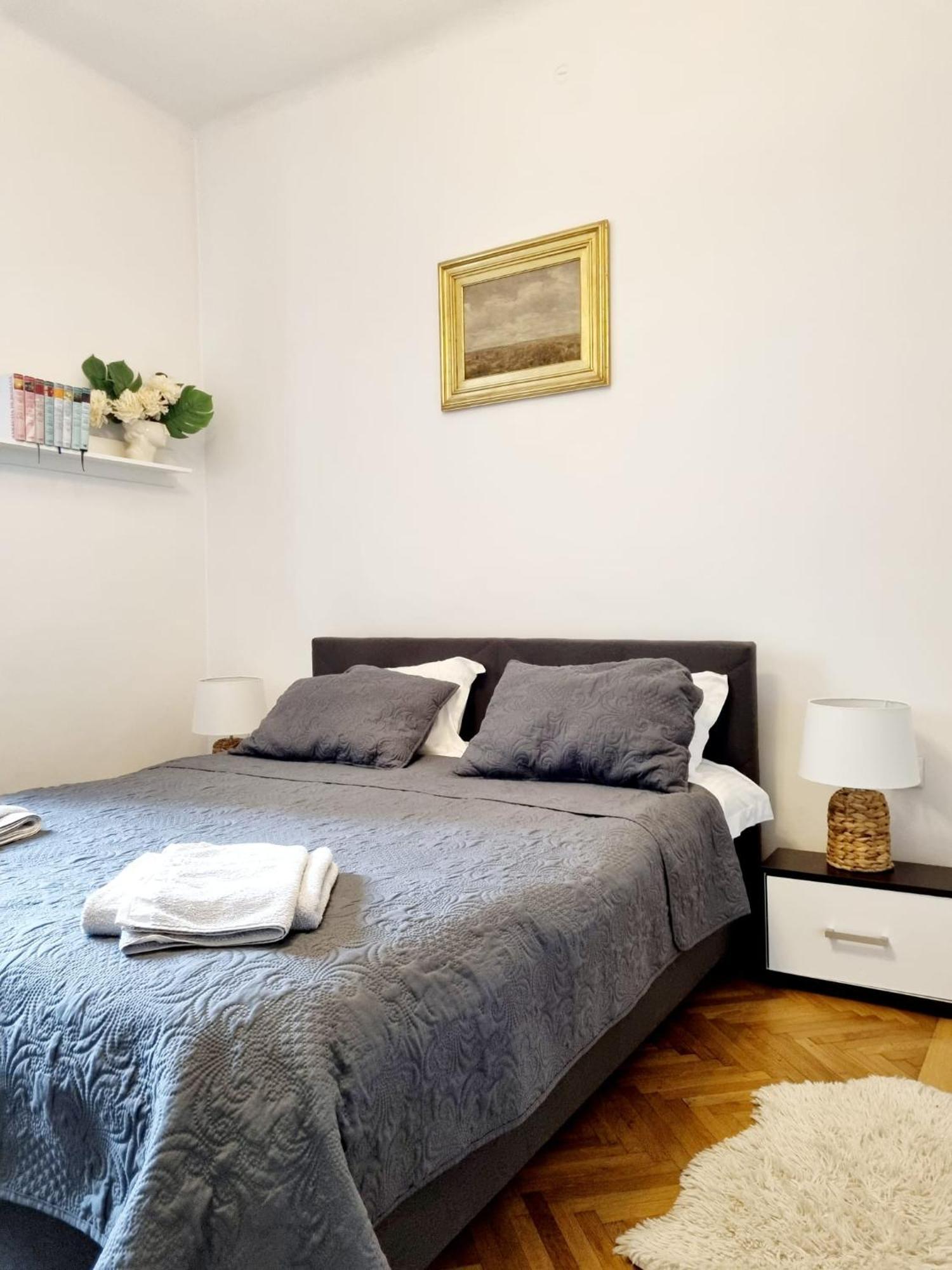 Cozy Apartment Near City Center Bucarest Extérieur photo