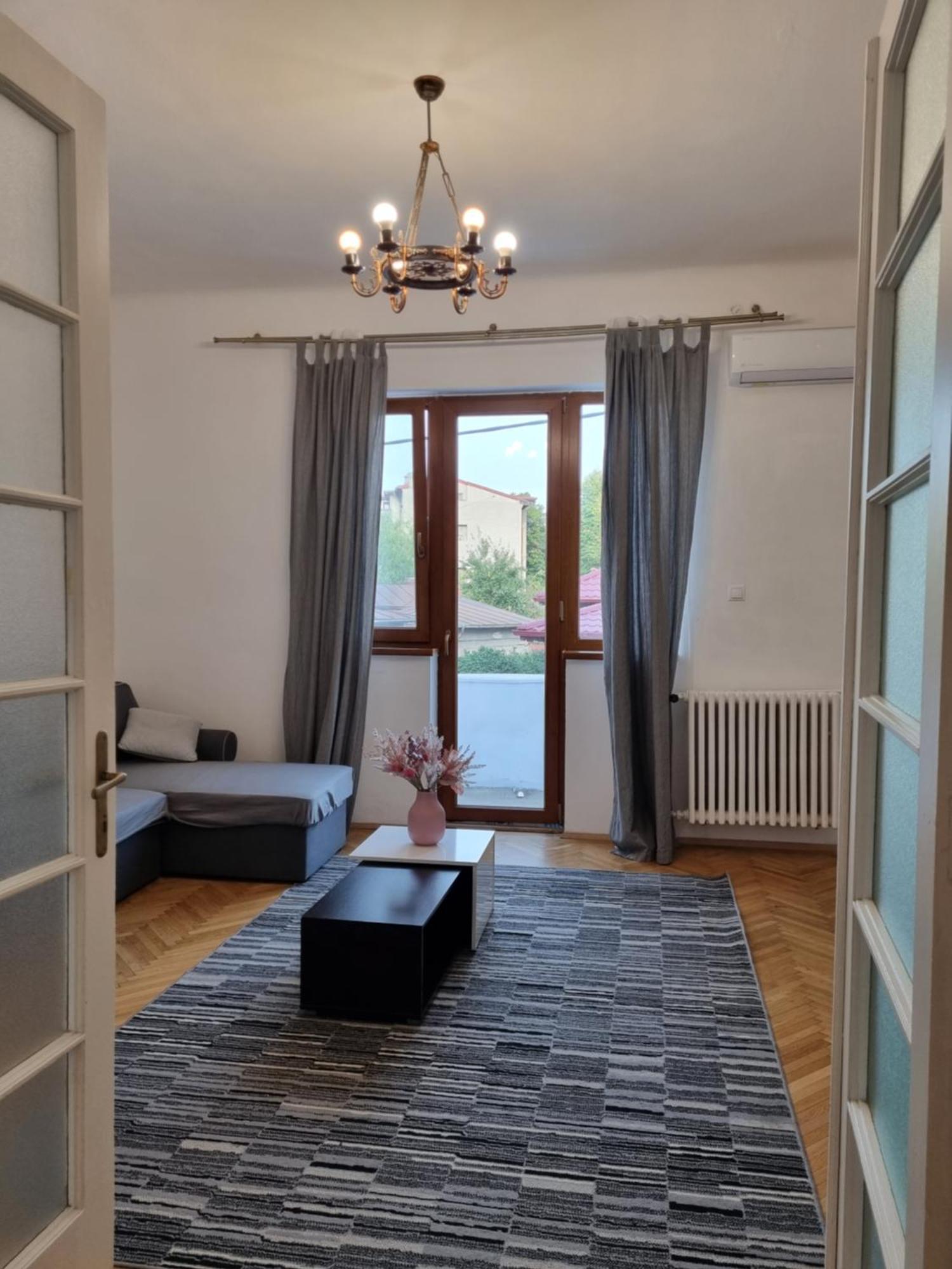 Cozy Apartment Near City Center Bucarest Extérieur photo