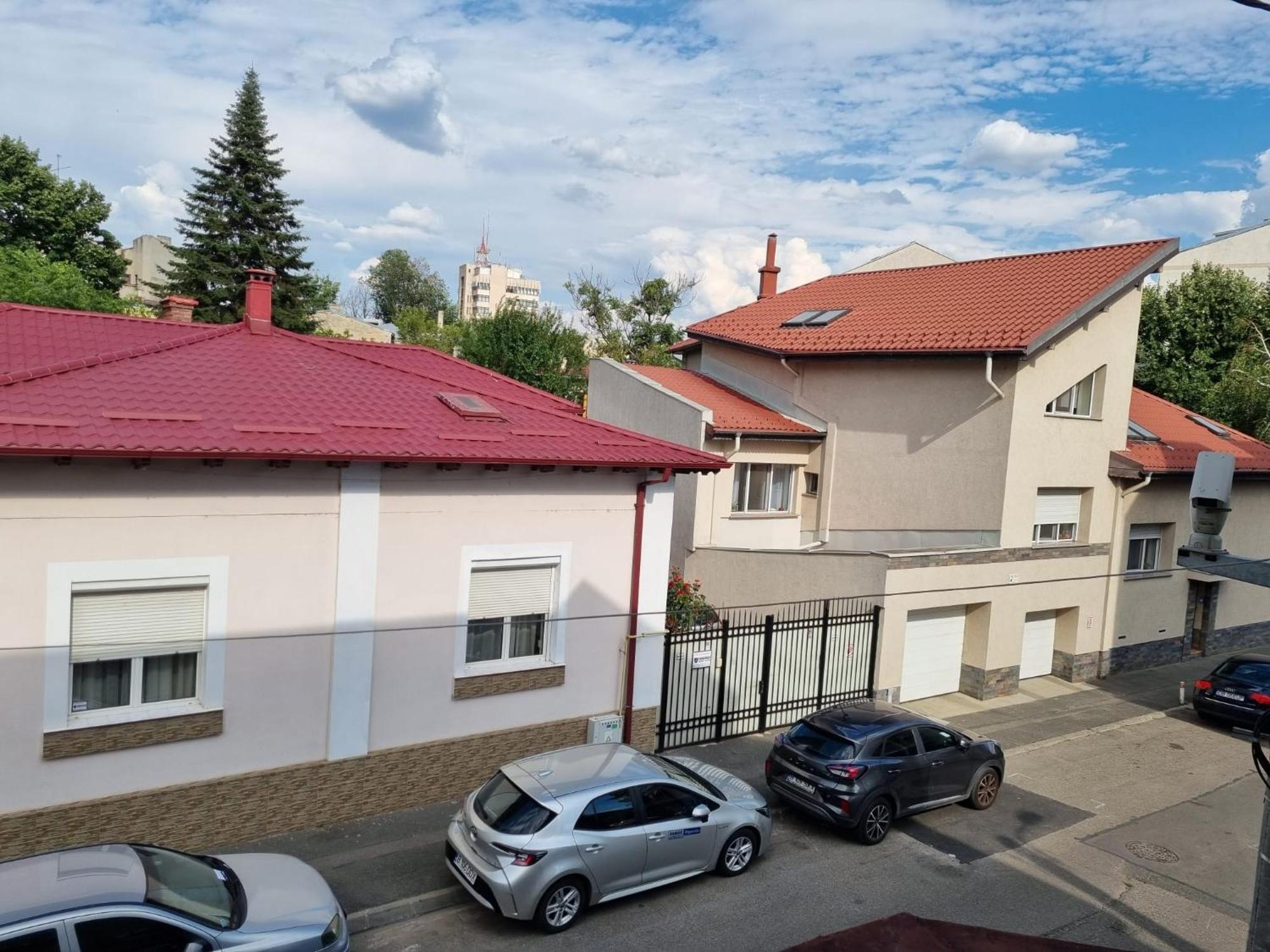 Cozy Apartment Near City Center Bucarest Extérieur photo