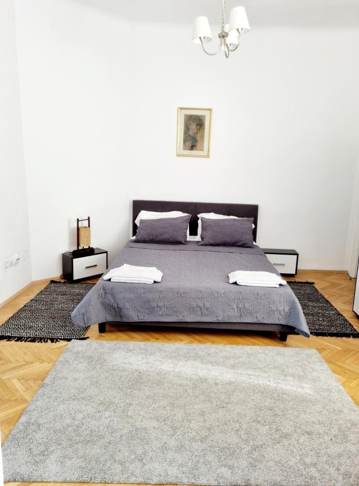 Cozy Apartment Near City Center Bucarest Extérieur photo
