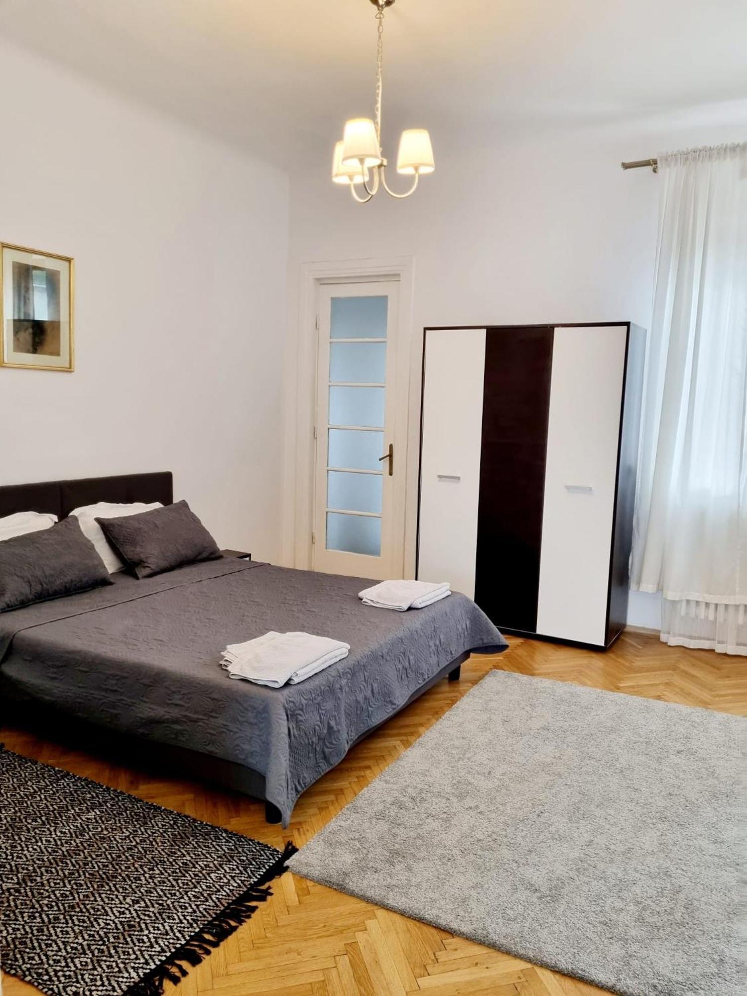 Cozy Apartment Near City Center Bucarest Extérieur photo