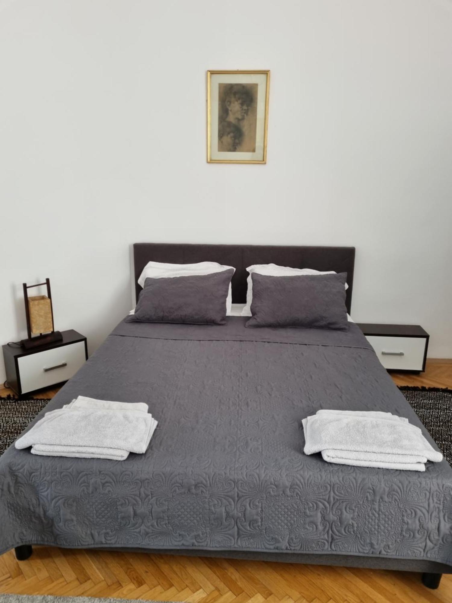 Cozy Apartment Near City Center Bucarest Extérieur photo
